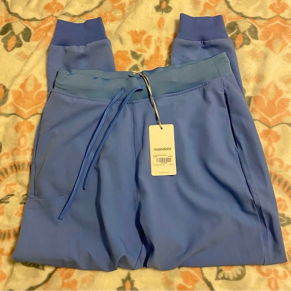 NWT Mandala High Waisted Scrubs Joggers Ceil Blue Medium - Picture 2 of 5